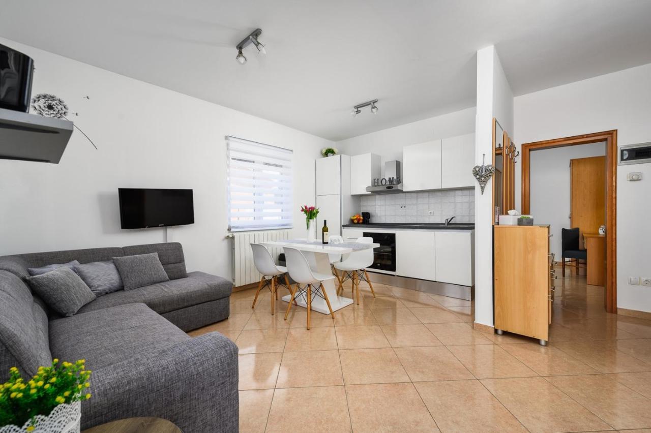 Bozica House With Apartments Murine Buitenkant foto